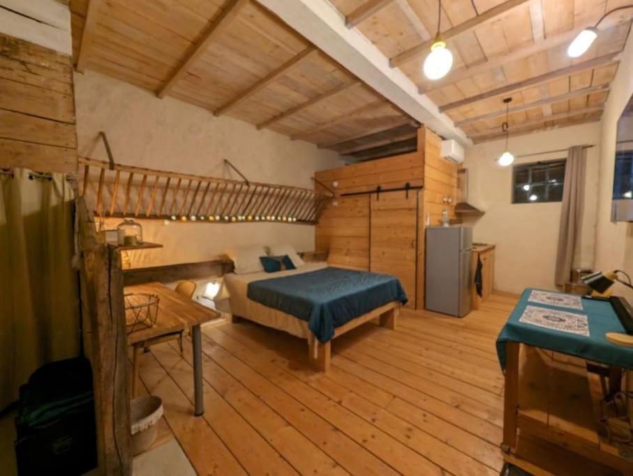 Logement - Studio Independant A Pérouges Eksteriør billede