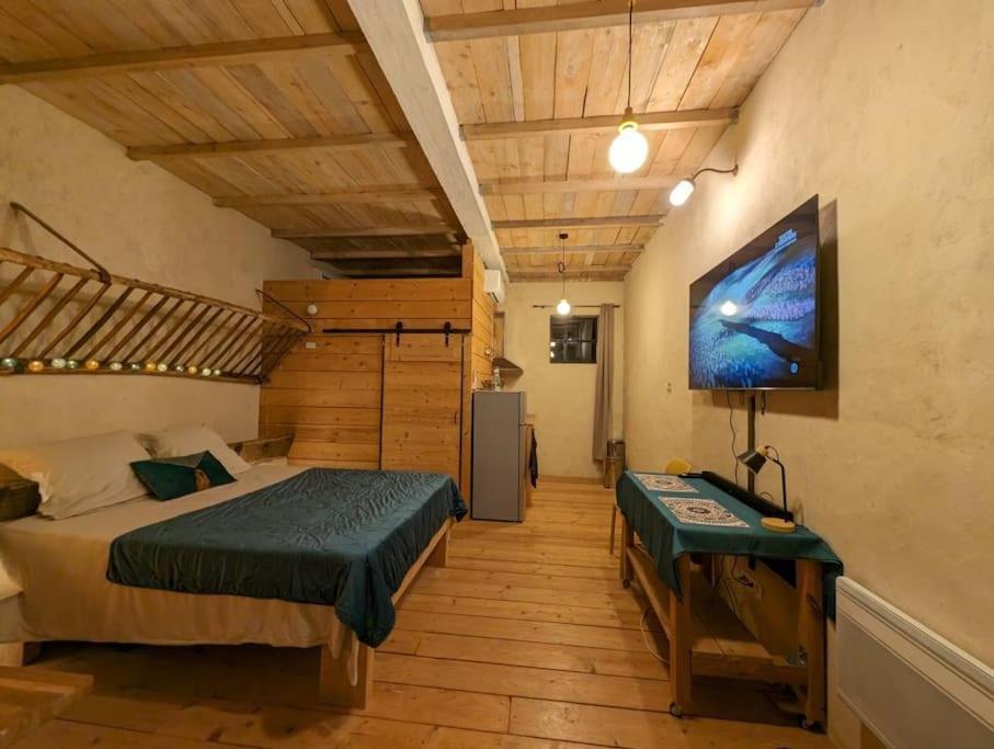 Logement - Studio Independant A Pérouges Eksteriør billede