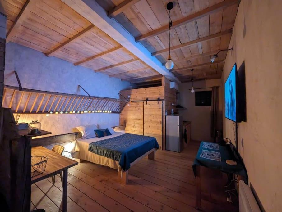 Logement - Studio Independant A Pérouges Eksteriør billede